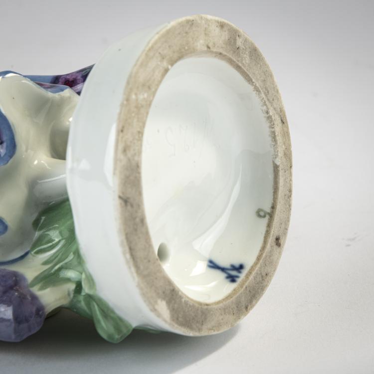 Bild 4 zu Objekt, 'Girl with Straw Hat', 1905-10, Karl Theodor Eichler, Meissen, KPM, 171C 529