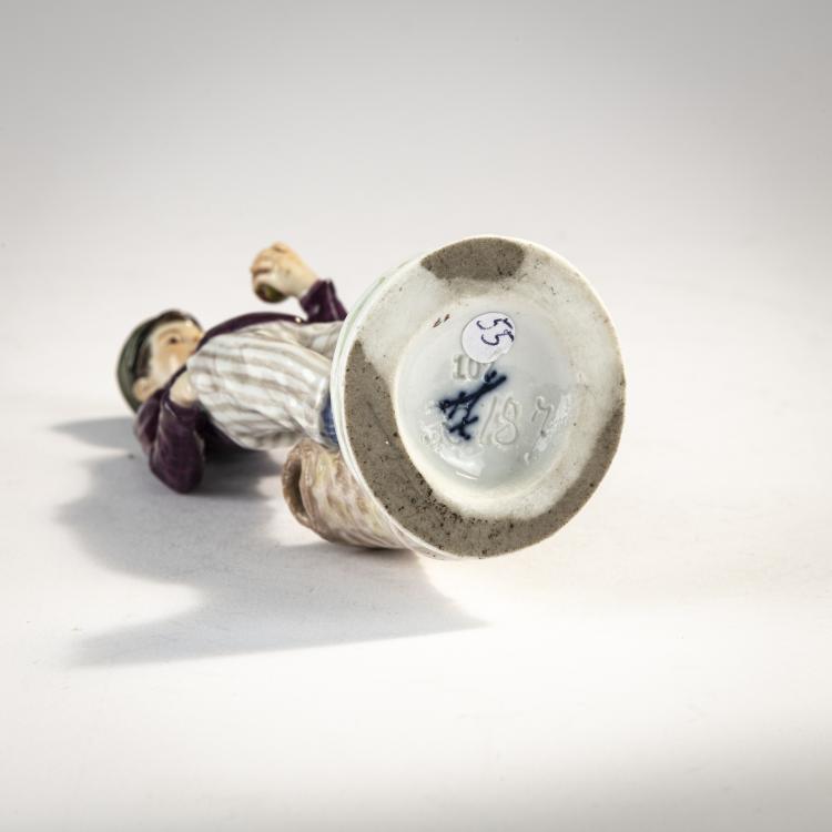 Bild 4 zu Objekt, 'Boy with Apple and Basket', 1905-10, Alfred Otto Adalbert K&ouml;nig, Meissen, KPM, 171C 530