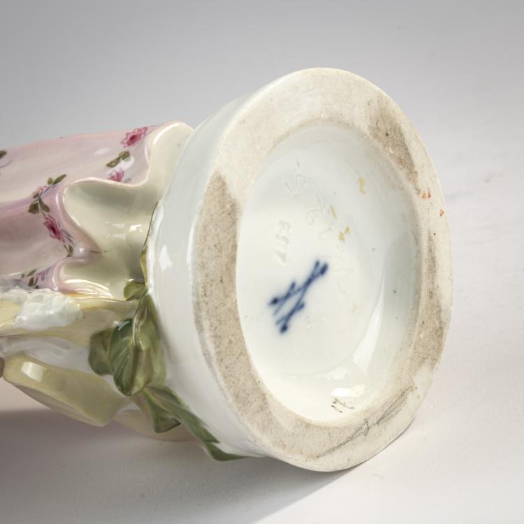 Bild 4 zu Objekt, 'Girl with Straw Hat', 1905-10, Karl Theodor Eichler, Meissen, KPM, 171C 532