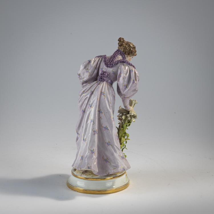 Bild 2 zu Objekt, 'Dame, Lilien pfl&uuml;ckend', 1897, Emmerich Andresen, Meissen, KPM, 171C 521