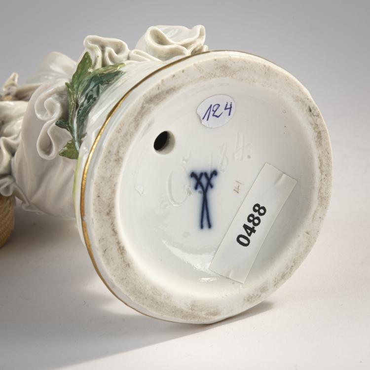 Bild 4 zu Objekt, 'Seller of Cupids', 1898, Paul Helmig, Meissen, KPM, 171C 523