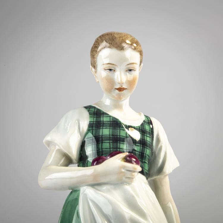 Bild 3 zu Objekt, 'Girl with a Basket of Apples', 1904, Karl Theodor Eichler, Meissen, KPM, 171C 526