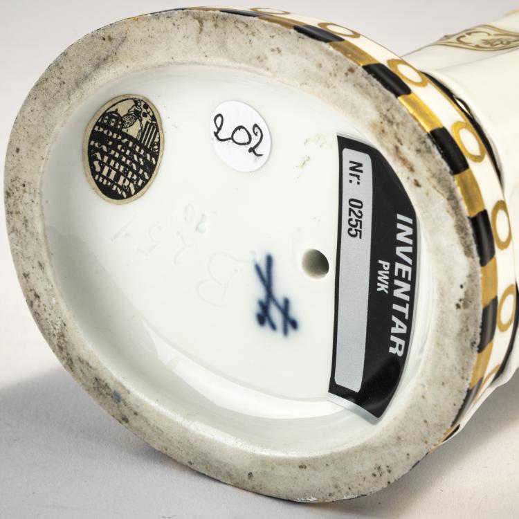 Bild 6 zu Objekt, 'Lady with a Fan', 1911-12, Alfred Otto Adalbert K&ouml;nig, Meissen, KPM, 171C 536