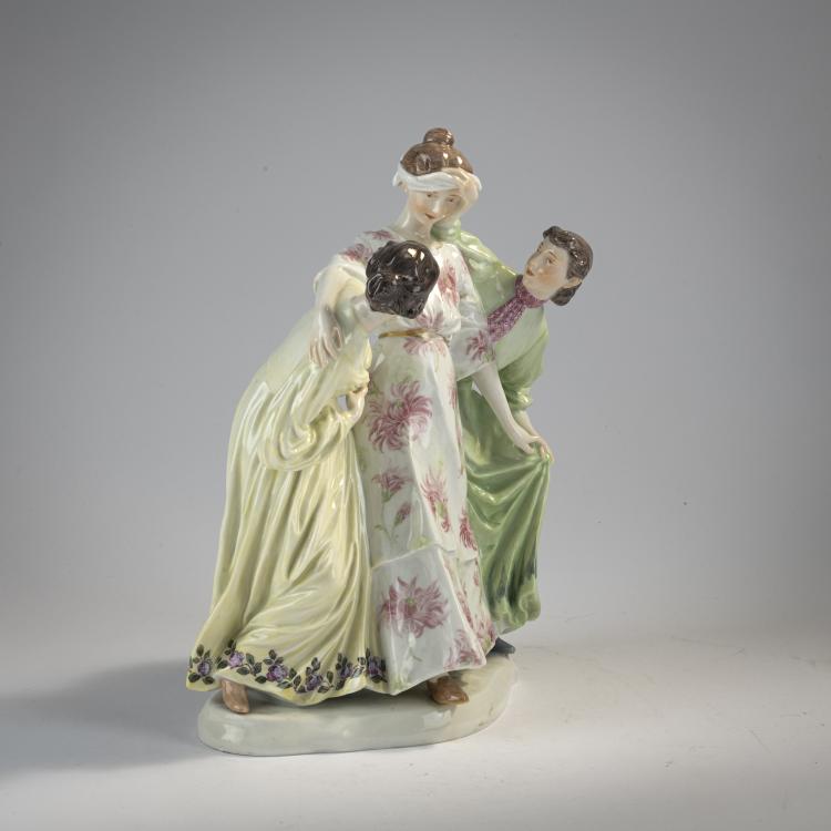 Bild 1 zu Objekt, 'Three girls playing blind man's bluff', 1905, Karl Theodor Eichler, Meissen, KPM, 171C 528