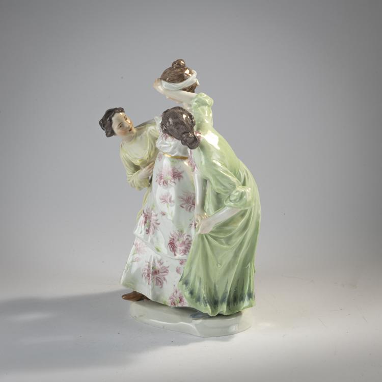 Bild 3 zu Objekt, 'Three girls playing blind man's bluff', 1905, Karl Theodor Eichler, Meissen, KPM, 171C 528