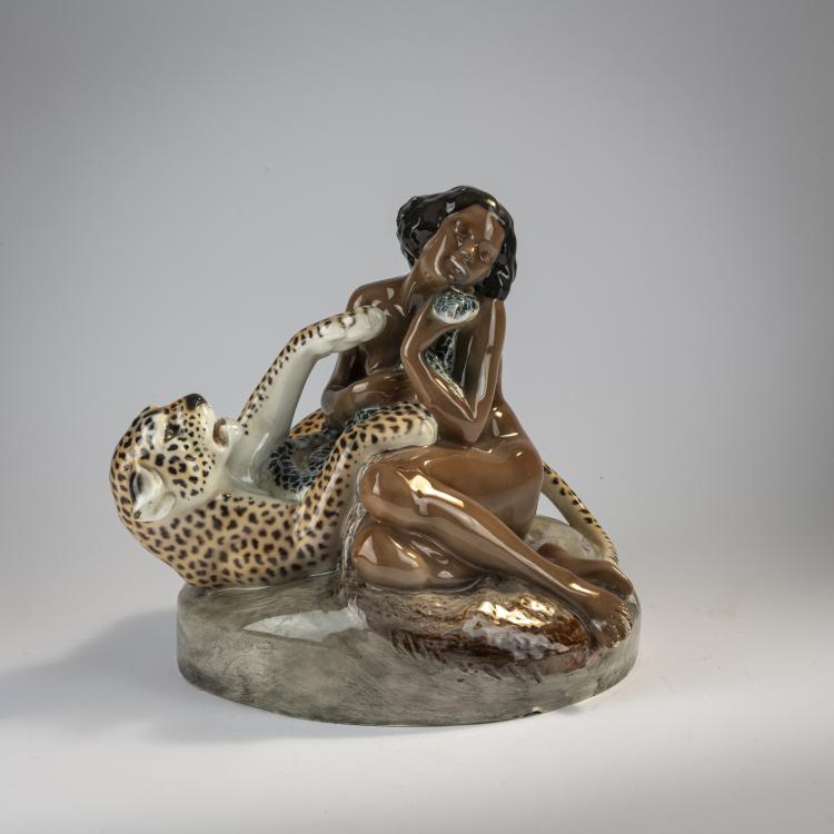 Hauptbild zu Objekt, 'Seated nude lady joking with a leopard', 1922, Karl Perl, Goldscheider, Wien, 171C 568