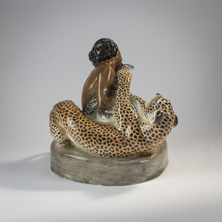 Bild 1 zu Objekt, 'Seated nude lady joking with a leopard', 1922, Karl Perl, Goldscheider, Wien, 171C 568
