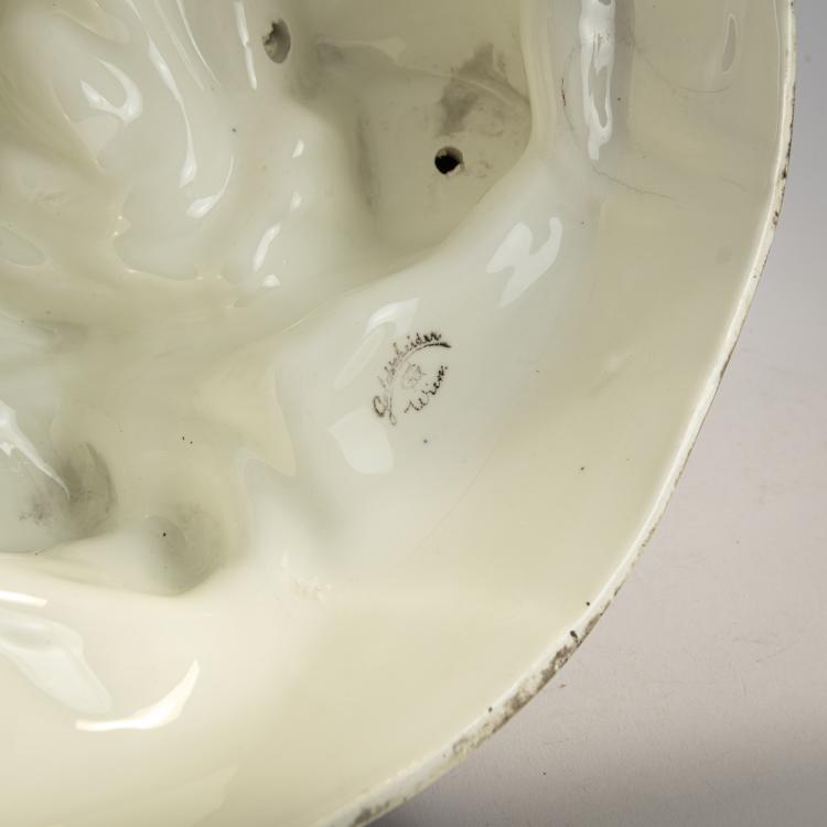 Bild 5 zu Objekt, 'Seated nude lady joking with a leopard', 1922, Karl Perl, Goldscheider, Wien, 171C 568