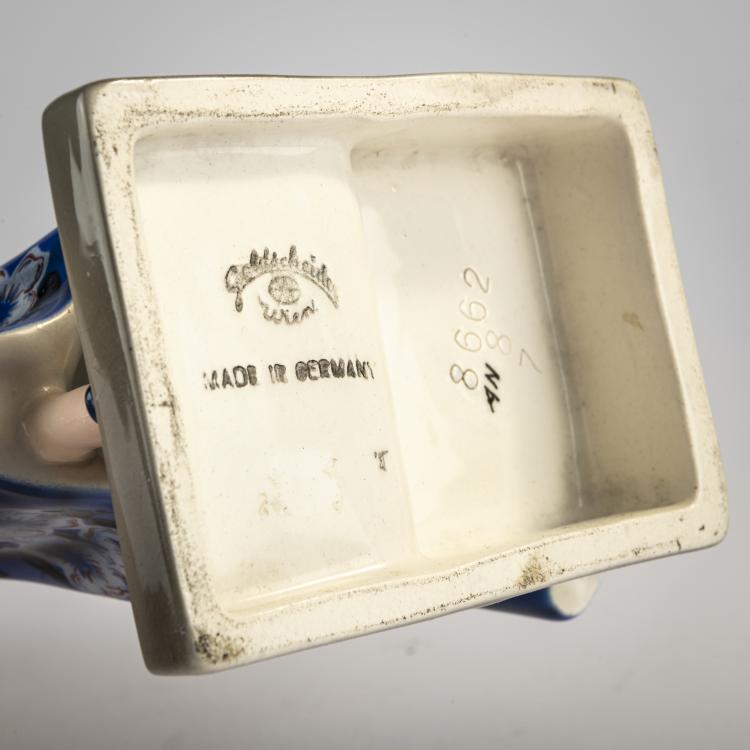 Bild 6 zu Objekt, 'Striding slim Lady', 1940, Goldscheider, Wien, 171C 604