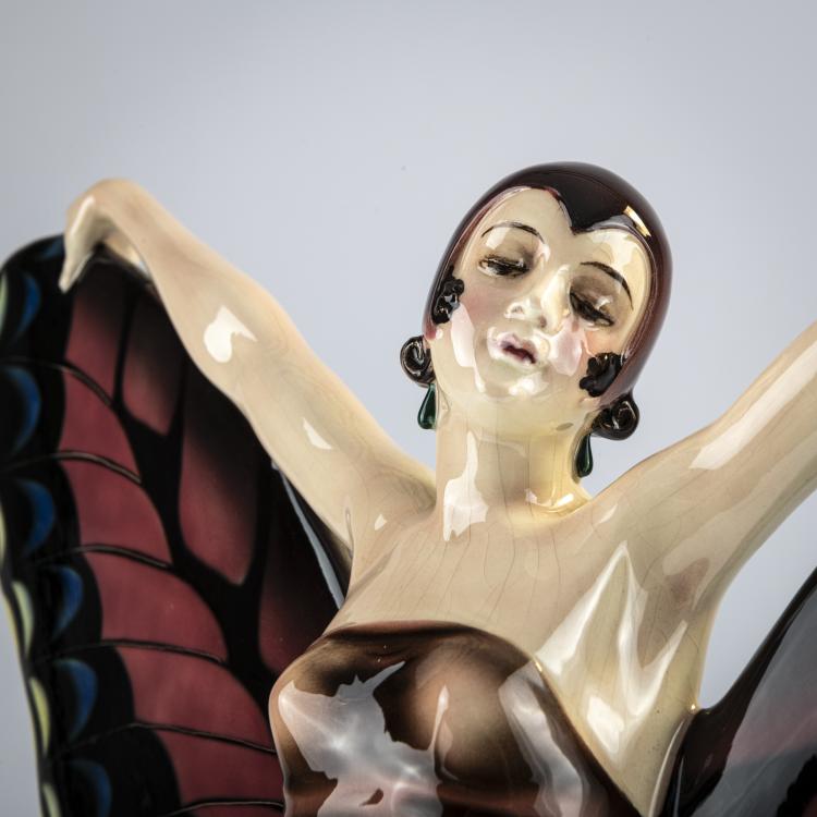 Bild 5 zu Objekt, Dancer in a butterfly costume, c. 1928/29, Goldscheider, Wien, 171C 584