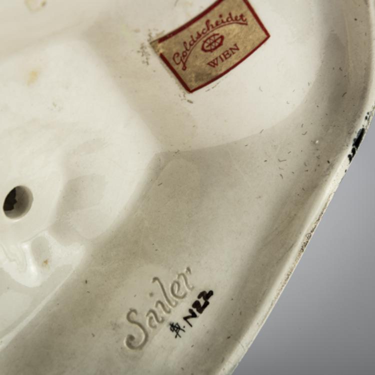 Bild 7 zu Objekt, Dancer in a butterfly costume, c. 1928/29, Goldscheider, Wien, 171C 584