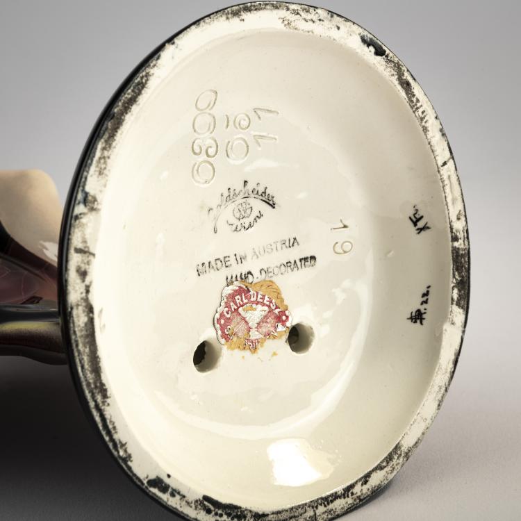 Bild 5 zu Objekt, 'Stehende T&auml;nzerin im langen Rock', um 1931, Josef Lorenzl, Goldscheider, Wien, 171C 596