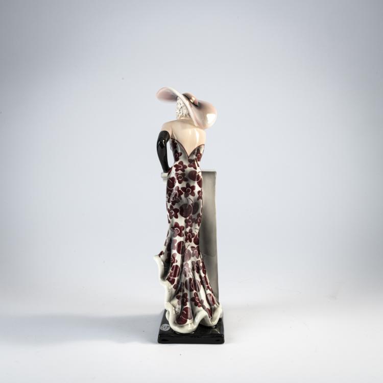 Bild 3 zu Objekt, 'Elegant lady with large hat and long gloves', 1936, Friedrich Goldscheider, Goldscheider, Wien, 171C 598