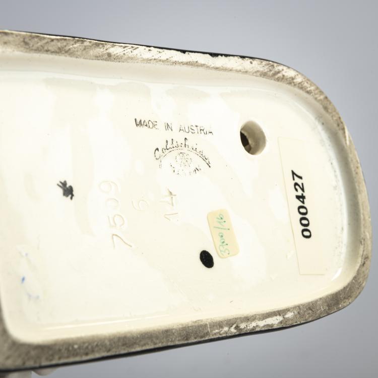 Bild 6 zu Objekt, 'Elegant lady with large hat and long gloves', 1936, Friedrich Goldscheider, Goldscheider, Wien, 171C 598