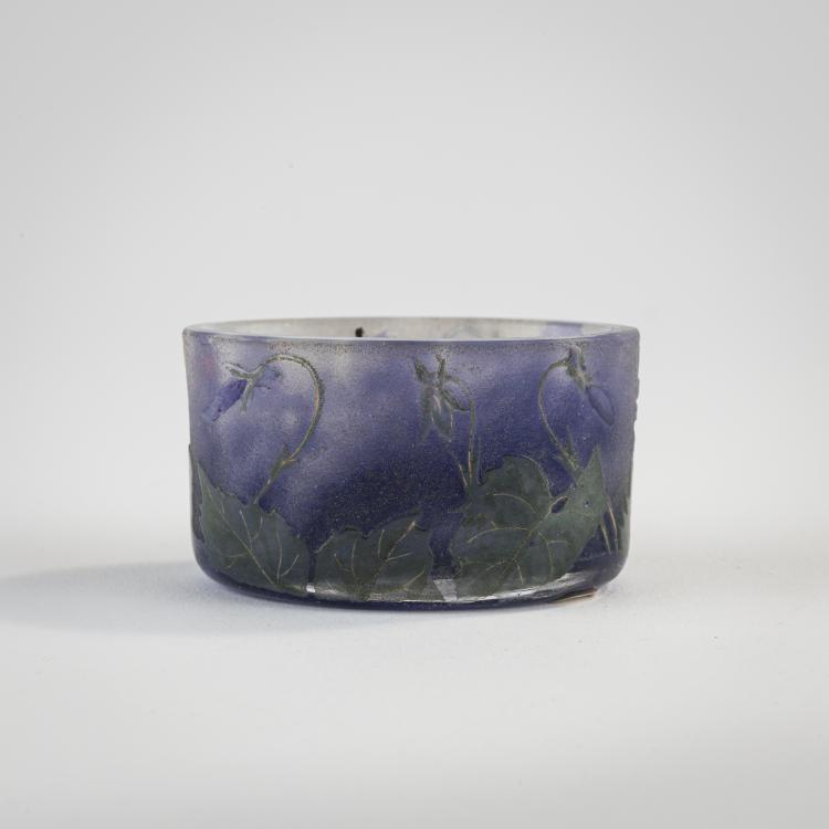 Bild 1 zu Objekt, Miniaturschale 'Violettes des Bois', um 1905, Daum Fr&egrave;res, Nancy, 171A 42