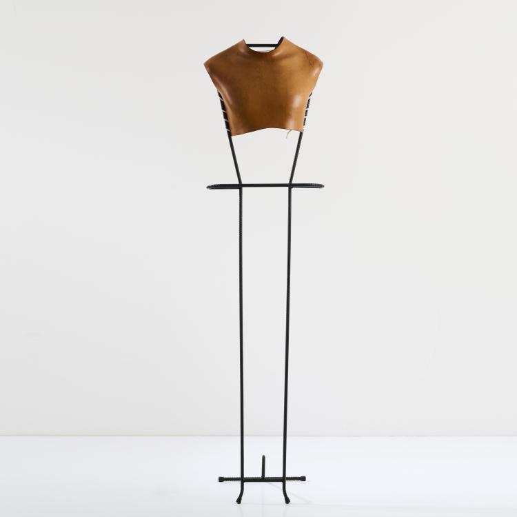 Bild 1 zu Objekt, 'Mr. Herz' clothes rack, 1986, Robert Wettstein, Anthologie Quartett, Bad Essen, 170B 320