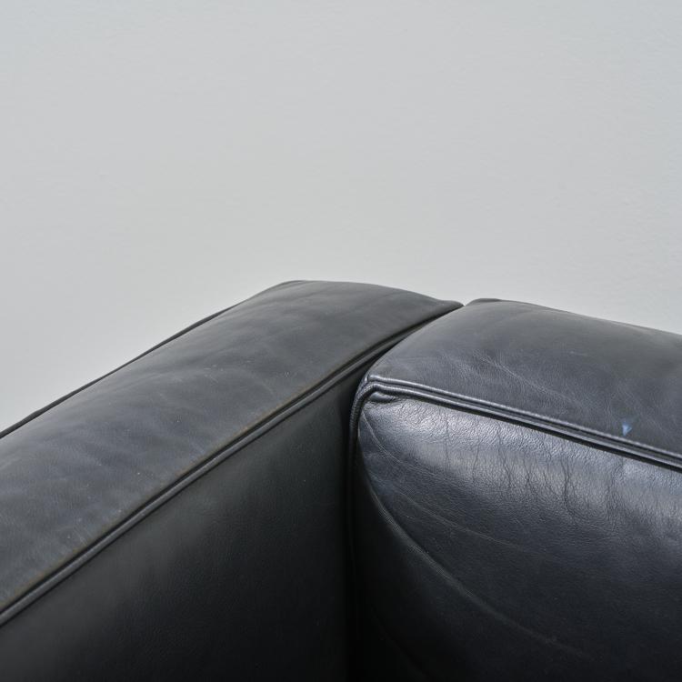 Bild 1 zu Objekt, 'LC 2' settee, 1928, Pierre Jeanneret,Charlotte Perriand,Le Corbusier Charles-&Eacute;douard Jeanneret-Gris, Cassina, Mailand, 170B 474