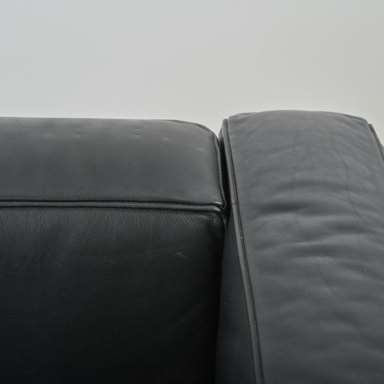 Bild 2 zu Objekt, 'LC 2' settee, 1928, Pierre Jeanneret,Charlotte Perriand,Le Corbusier Charles-&Eacute;douard Jeanneret-Gris, Cassina, Mailand, 170B 474