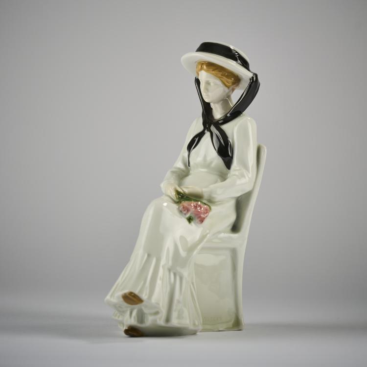 Hauptbild zu Objekt, Seated lady with a bouquet of flowers, c. 1915, Heubach, Lichte, 171C 502