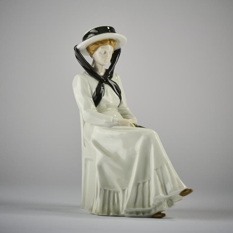 Bild 1 zu Objekt, Seated lady with a bouquet of flowers, c. 1915, Heubach, Lichte, 171C 502