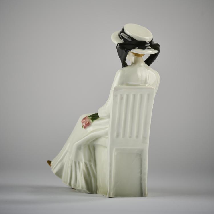 Bild 3 zu Objekt, Seated lady with a bouquet of flowers, c. 1915, Heubach, Lichte, 171C 502