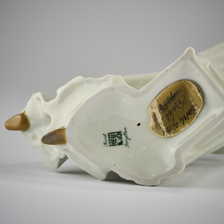 Bild 4 zu Objekt, Seated lady with a bouquet of flowers, c. 1915, Heubach, Lichte, 171C 502