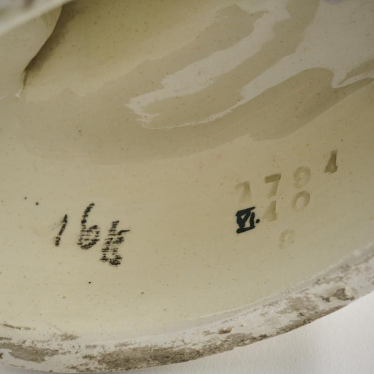 Bild 1 zu Objekt, 'Stepping dancer, lifting her long dress to the side', c. 1913/14, Max Valentin, Goldscheider, Wien, 171C 565