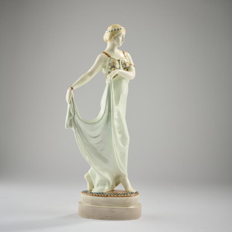 Bild 3 zu Objekt, 'Stepping dancer, lifting her long dress to the side', c. 1913/14, Max Valentin, Goldscheider, Wien, 171C 565