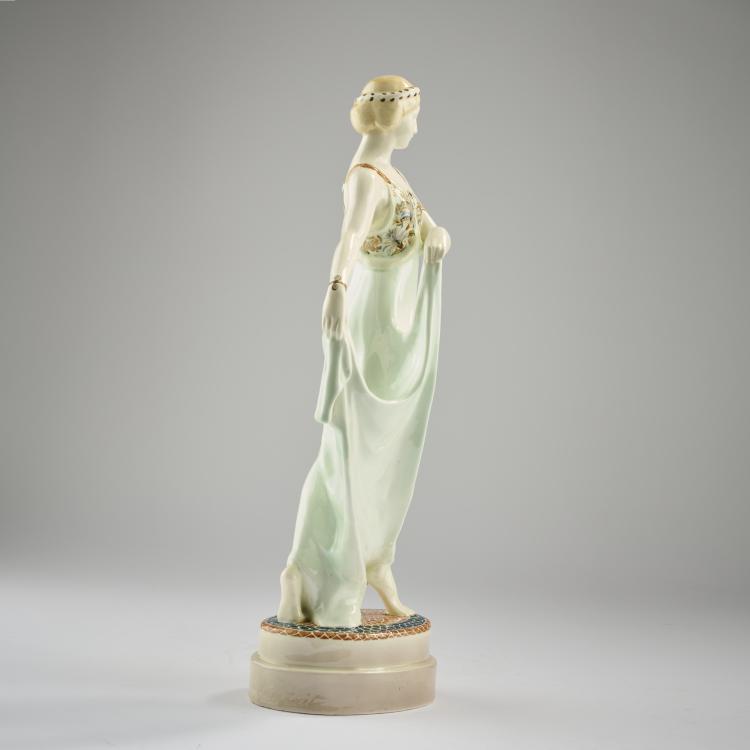Bild 5 zu Objekt, 'Stepping dancer, lifting her long dress to the side', c. 1913/14, Max Valentin, Goldscheider, Wien, 171C 565