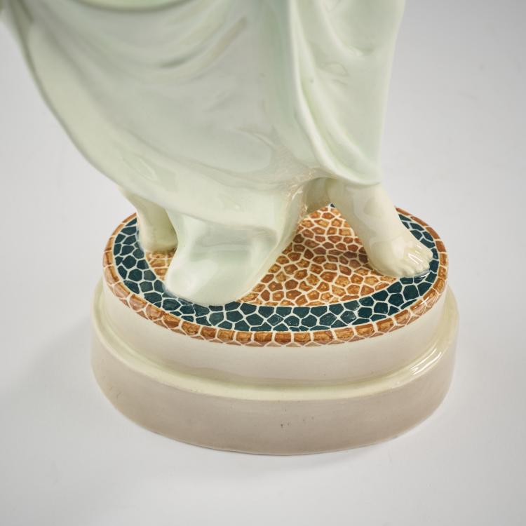 Bild 8 zu Objekt, 'Stepping dancer, lifting her long dress to the side', c. 1913/14, Max Valentin, Goldscheider, Wien, 171C 565