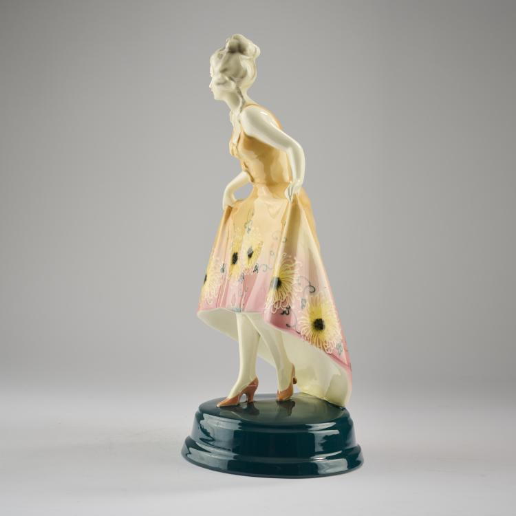 Bild 4 zu Objekt, 'Stehende T&auml;nzerin mit Biedermeierfrisur', um 1926, Josef Lorenzl, Goldscheider, Wien, 171C 581