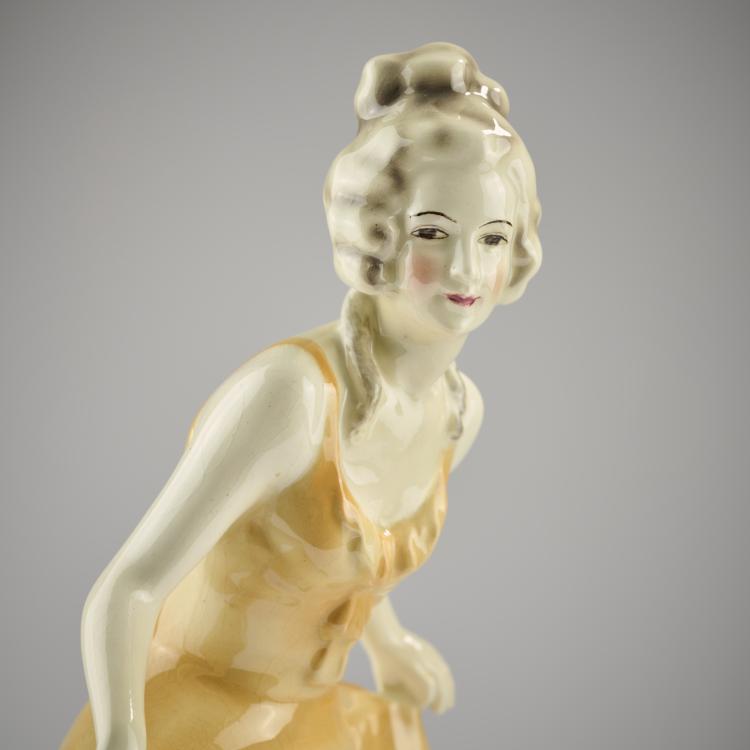 Bild 5 zu Objekt, 'Stehende T&auml;nzerin mit Biedermeierfrisur', um 1926, Josef Lorenzl, Goldscheider, Wien, 171C 581