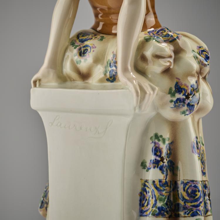 Bild 4 zu Objekt, 'Standing young lady in carnival costume', c. 1925, Josef Lorenzl, Goldscheider, Wien, 171C 578