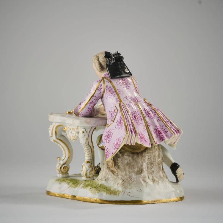 Bild 5 zu Objekt, 'Cavalier at the desk', 1740, Johann Joachim Kaendler, Meissen, KPM, 171C 504