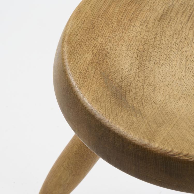 Bild 1 zu Objekt, Stool, 1938, Charlotte Perriand, Blanchon, Paris; Sentou, Paris; Steph Simon, Paris., 170B 480