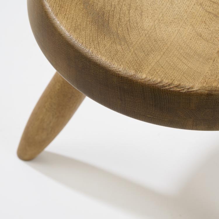Bild 2 zu Objekt, Stool, 1938, Charlotte Perriand, Blanchon, Paris; Sentou, Paris; Steph Simon, Paris., 170B 480