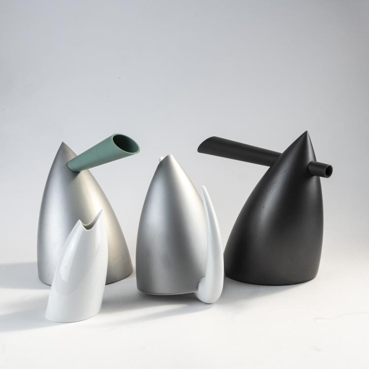 Bild 1 zu Objekt, Zwei Kannen 'Hot Bertaa', Teekanne 'Ti Tang' und Milchk&auml;nnchen 'Sumi Tang', 1990/91, Philippe Starck, Alessi, Crusinallo; Alessi Tendentse, Mailand, 172A 68