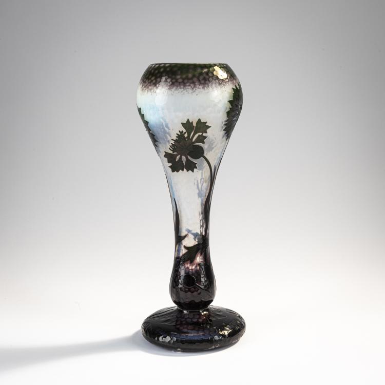 Bild 1 zu Objekt, Hohe 'Martel&eacute;'-Vase 'Bleuets', 1900-03, Daum Fr&egrave;res, Nancy, 171A 30