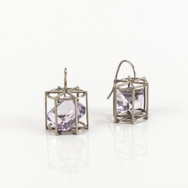Hauptbild zu Objekt, Pair of earrings 'Edelsteine im K&auml;fig', 2000s, Melanie K&ouml;lsch, 172D 558