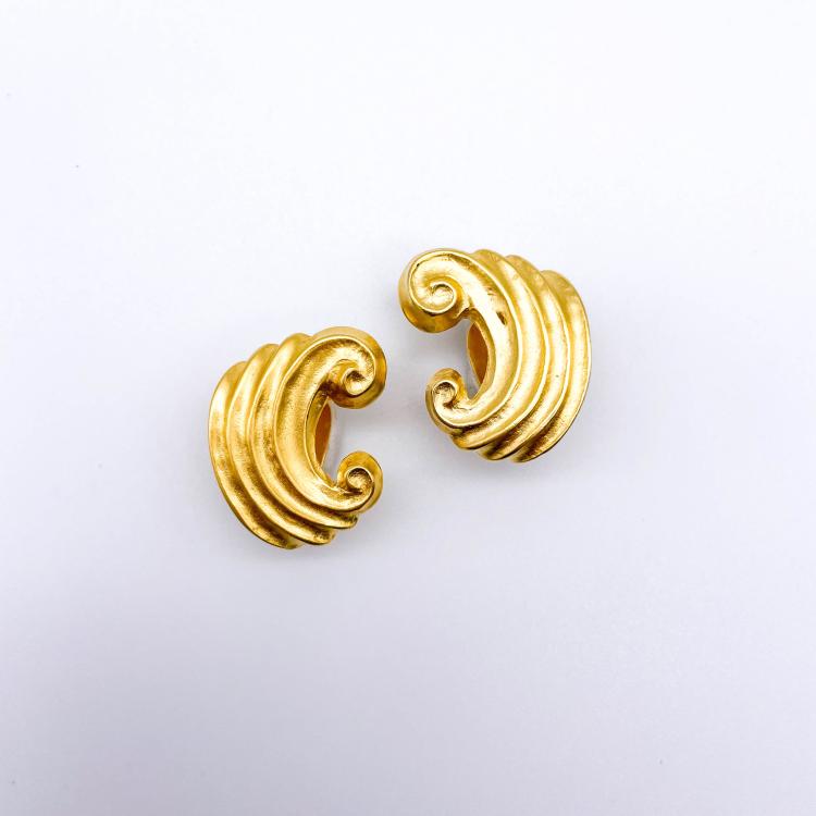 Hauptbild zu Objekt, Pair of Vintage clip earrings, Givenchy, 172E 792