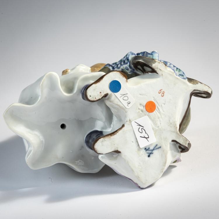 Bild 2 zu Objekt, 'Girl bending over with a doll on a doll's carriage', 1905, Konrad Hentschel, Meissen, 171B 338