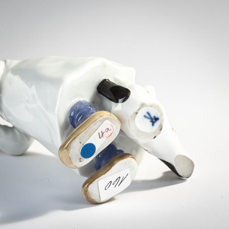 Bild 2 zu Objekt, 'Standing child drinking from an onion pattern cup', 1905, Konrad Hentschel, Mei&szlig;en, 171B 331