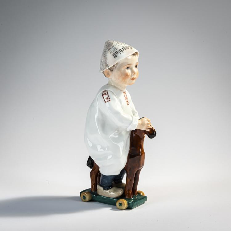 Hauptbild zu Objekt, 'Child with newspaper cap, riding a wooden horse', 1905, Konrad Hentschel, Mei&szlig;en, 171B 333