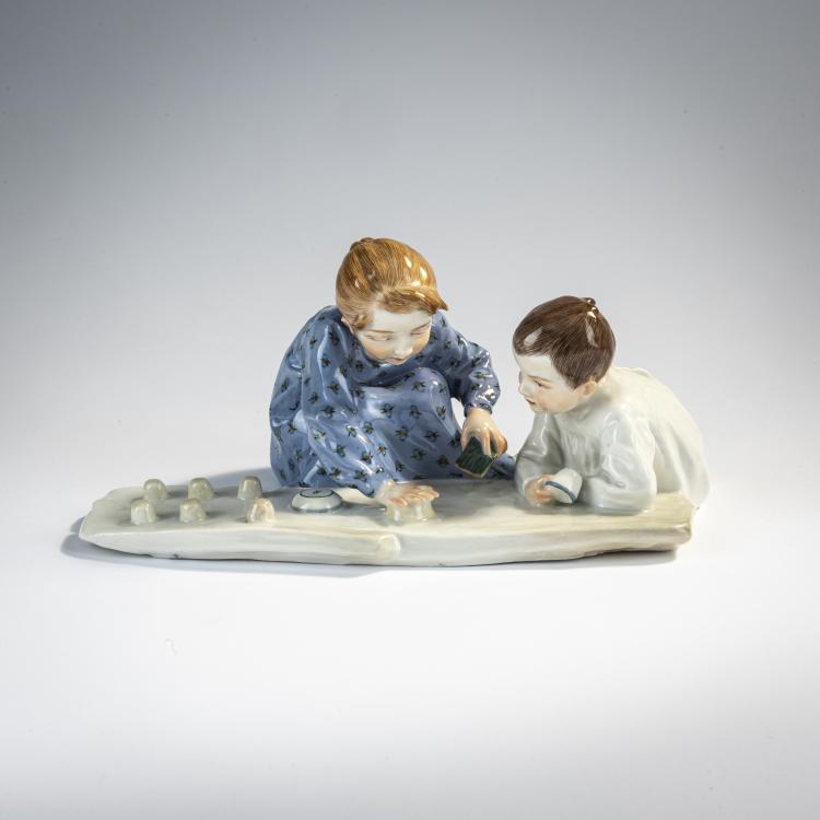 Hauptbild zu Objekt, 'Zwei Kinder, Sandformen backend', 1906 / vor 1924, Konrad Hentschel, Mei&szlig;en, 174A 422