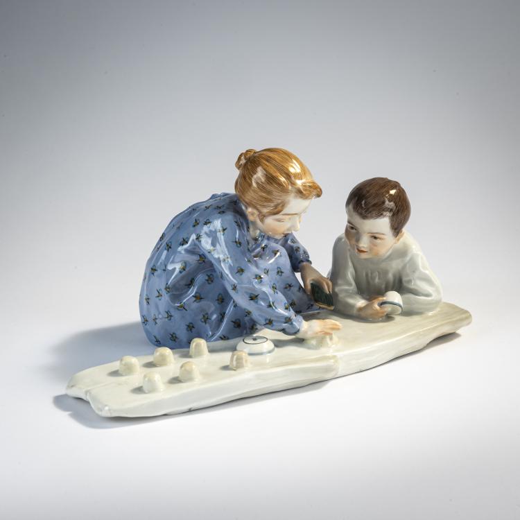 Bild 1 zu Objekt, 'Zwei Kinder, Sandformen backend', 1906 / vor 1924, Konrad Hentschel, Mei&szlig;en, 174A 422