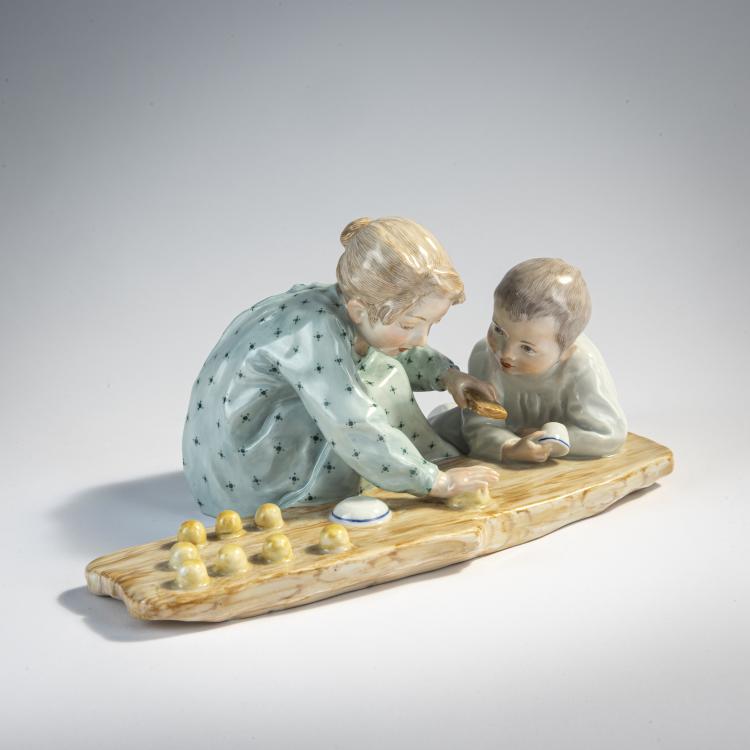 Bild 1 zu Objekt, 'Zwei Kinder, Sandformen backend', 1906, Konrad Hentschel, Mei&szlig;en, 171B 341