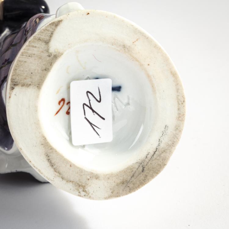 Bild 2 zu Objekt, 'M&auml;dchen, Schneeb&auml;lle abwehrend', 1905-10, Alfred Otto Adalbert K&ouml;nig, Mei&szlig;en, 171B 345