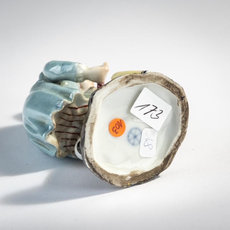 Bild 2 zu Objekt, 'Girl with doll', c. 1765, Johann Peter Melchior (after), H&ouml;chst, 171B 349