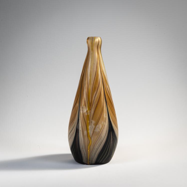Hauptbild zu Objekt, 'Bouton d'Iris' marqueterie vase, 1900, Emile Gall&eacute;, Gall&eacute;, Emile, Nancy, 171A 105