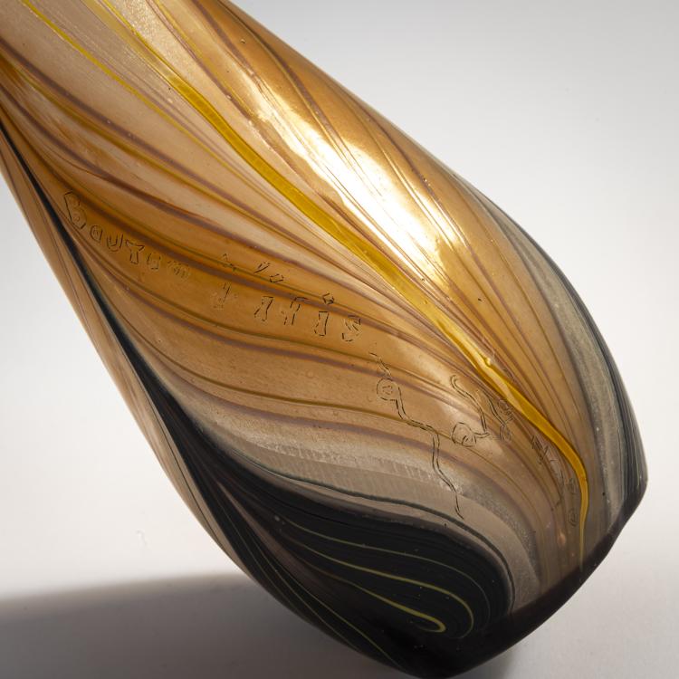 Bild 2 zu Objekt, 'Bouton d'Iris' marqueterie vase, 1900, Emile Gall&eacute;, Gall&eacute;, Emile, Nancy, 171A 105